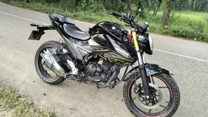 সুজুকি জিক্সার ২০২৪ ব্ল্যাক