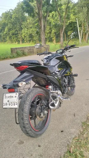 সুজুকি জিক্সার ২০২৪ ব্ল্যাক