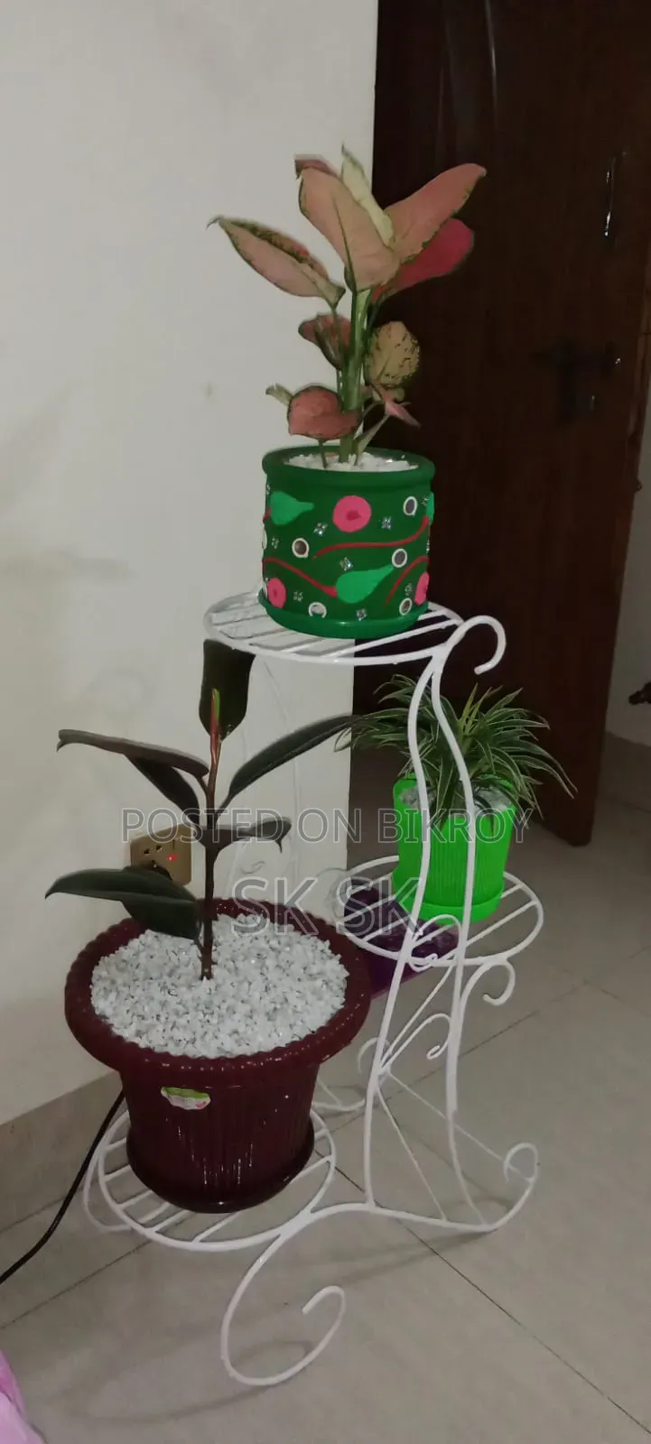 ১৩ পিস গাছের স্ট্যান্ড বিক্রি হবে,সাথে গাছ মাটি টপ ফ্রী অনেক গুলো