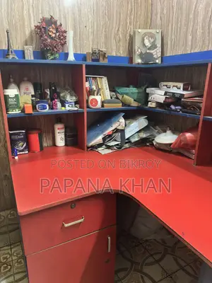 পড়ার টেবিল