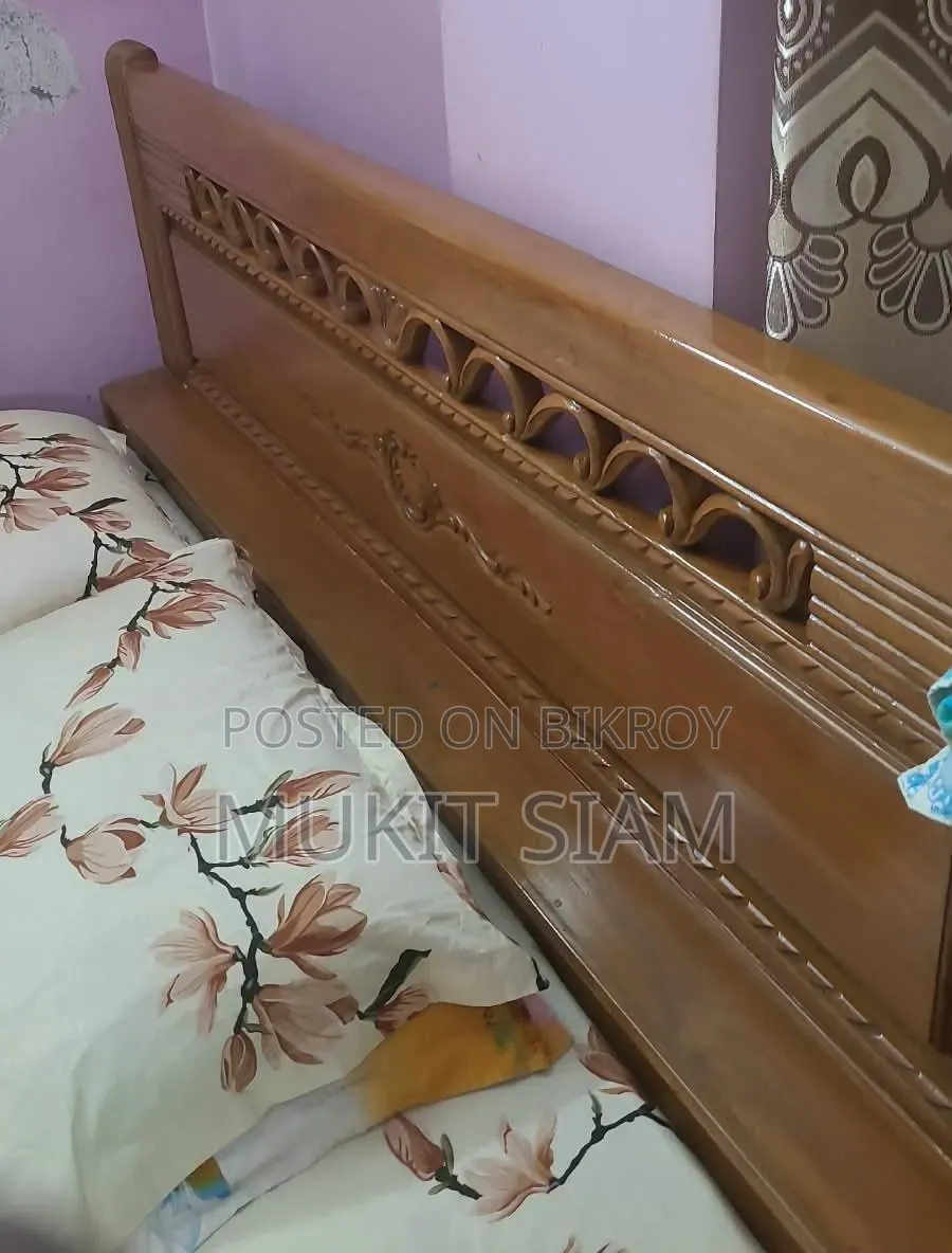 Teak (Segun) Wood Bed (Lacquer Polish)
