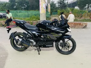 সুজুকি জিক্সার এসএফ ২০২৫ কালো