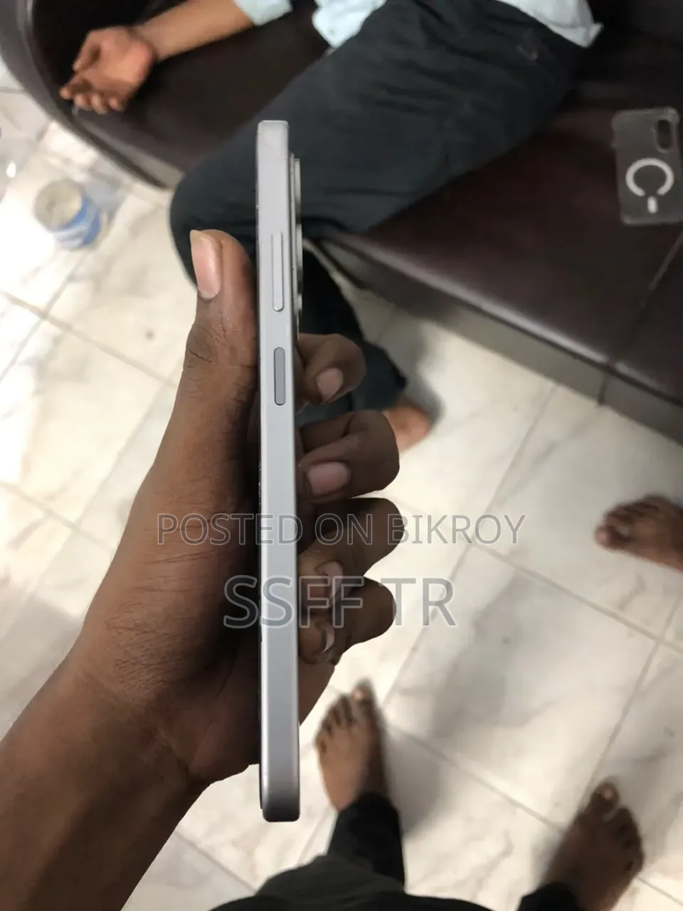 নিউ আইটেল সিটি ২০০ ১২৮ জিবি সিলভার