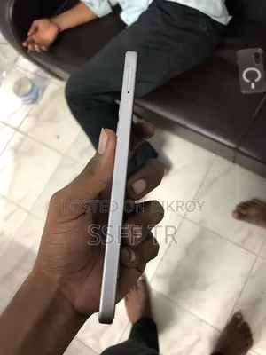 নিউ আইটেল সিটি ২০০ ১২৮ জিবি সিলভার
