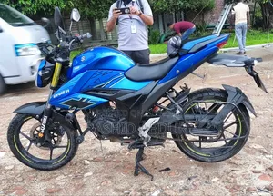 সুজুকি জিক্সার ২০২৪ নীল