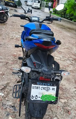 সুজুকি জিক্সার ২০২৪ নীল