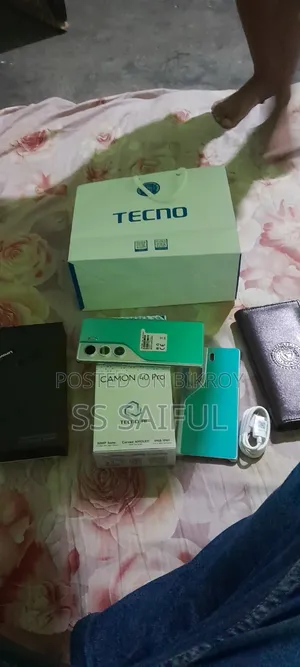 Tecno Camon 40 Pro 4G 256 GB Blue