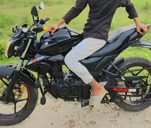 সুজুকি জিক্সার ২০২৪ ব্ল্যাক
