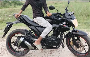 সুজুকি জিক্সার ২০২৪ ব্ল্যাক