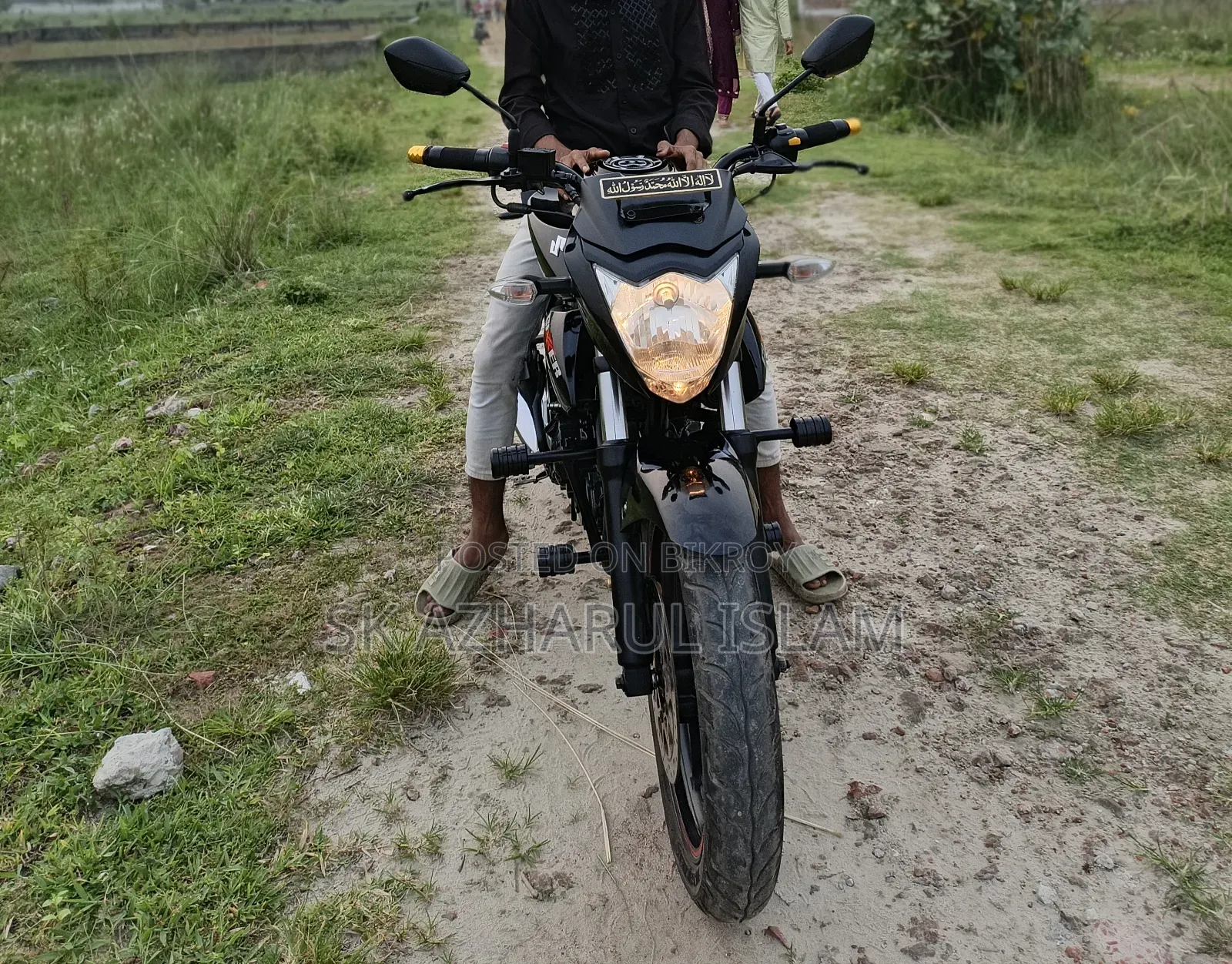 সুজুকি জিক্সার ২০২৪ ব্ল্যাক
