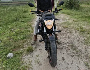সুজুকি জিক্সার ২০২৪ ব্ল্যাক