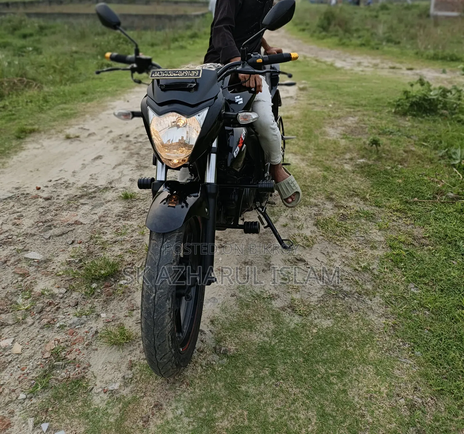 সুজুকি জিক্সার ২০২৪ ব্ল্যাক