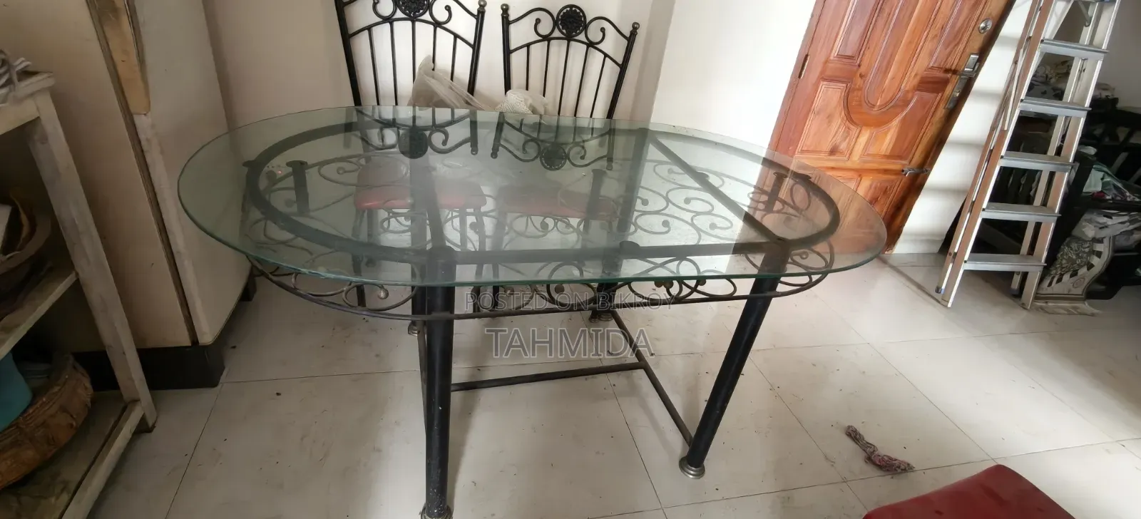 স্টিল ডাইনিং টেবিল