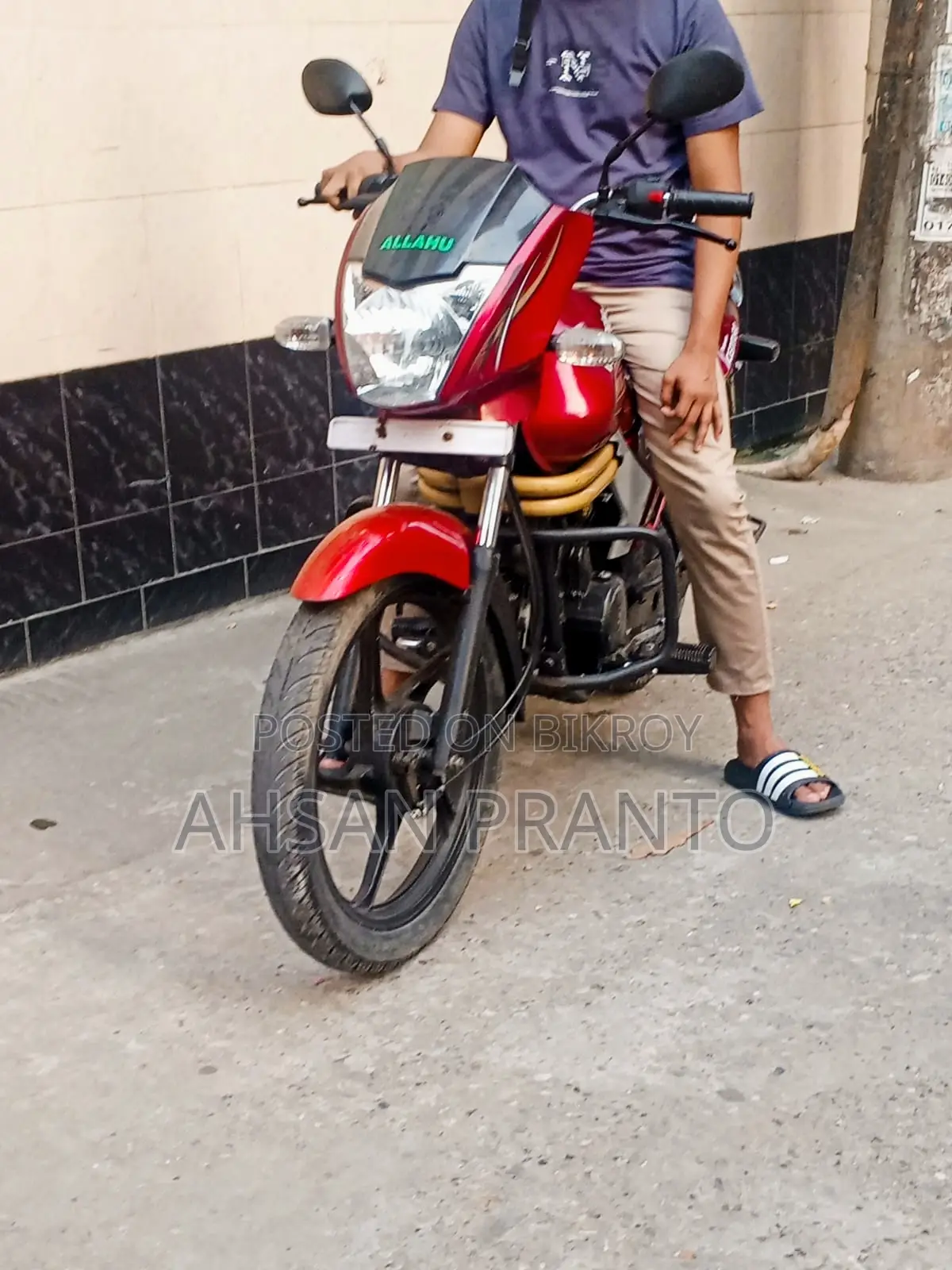 মহিন্দ্র সেঞ্চুরো ২০১৫ রেড