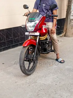 মহিন্দ্র সেঞ্চুরো ২০১৫ রেড