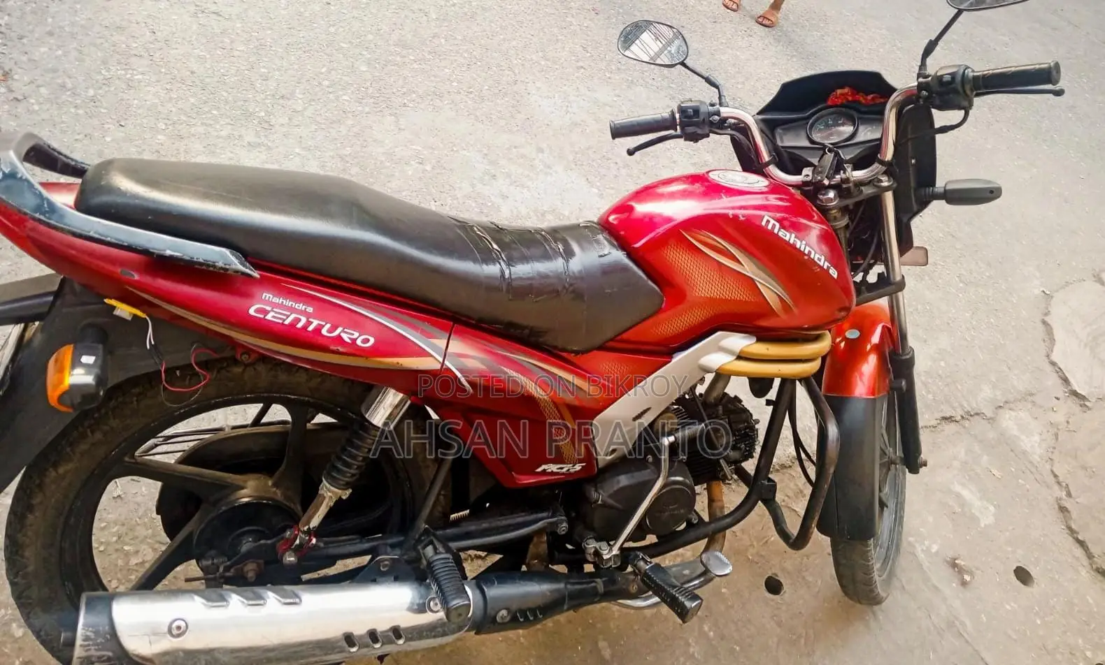 মহিন্দ্র সেঞ্চুরো ২০১৫ রেড
