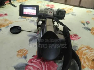 Selling video camera for urgent need.