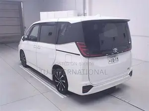 Toyota Noah 2022 Pearl