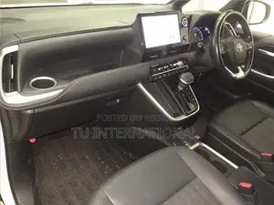 Toyota Noah 2022 Pearl