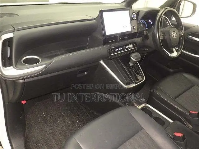 Toyota Noah 2022 Pearl
