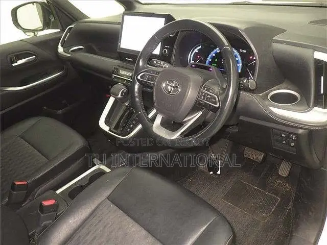 Toyota Noah 2022 Pearl