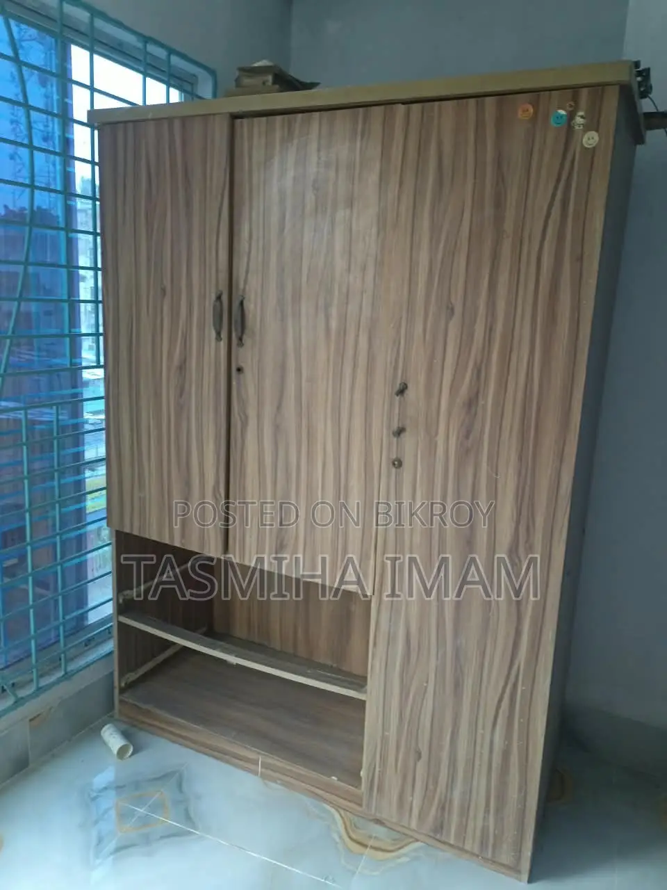 আমার আলমিরা ২ টি ড্রয়ার আসে