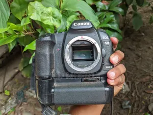 Canon 5d Mark II (Only Parts)