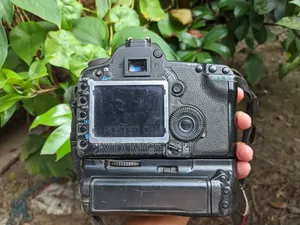 Canon 5d Mark II (Only Parts)
