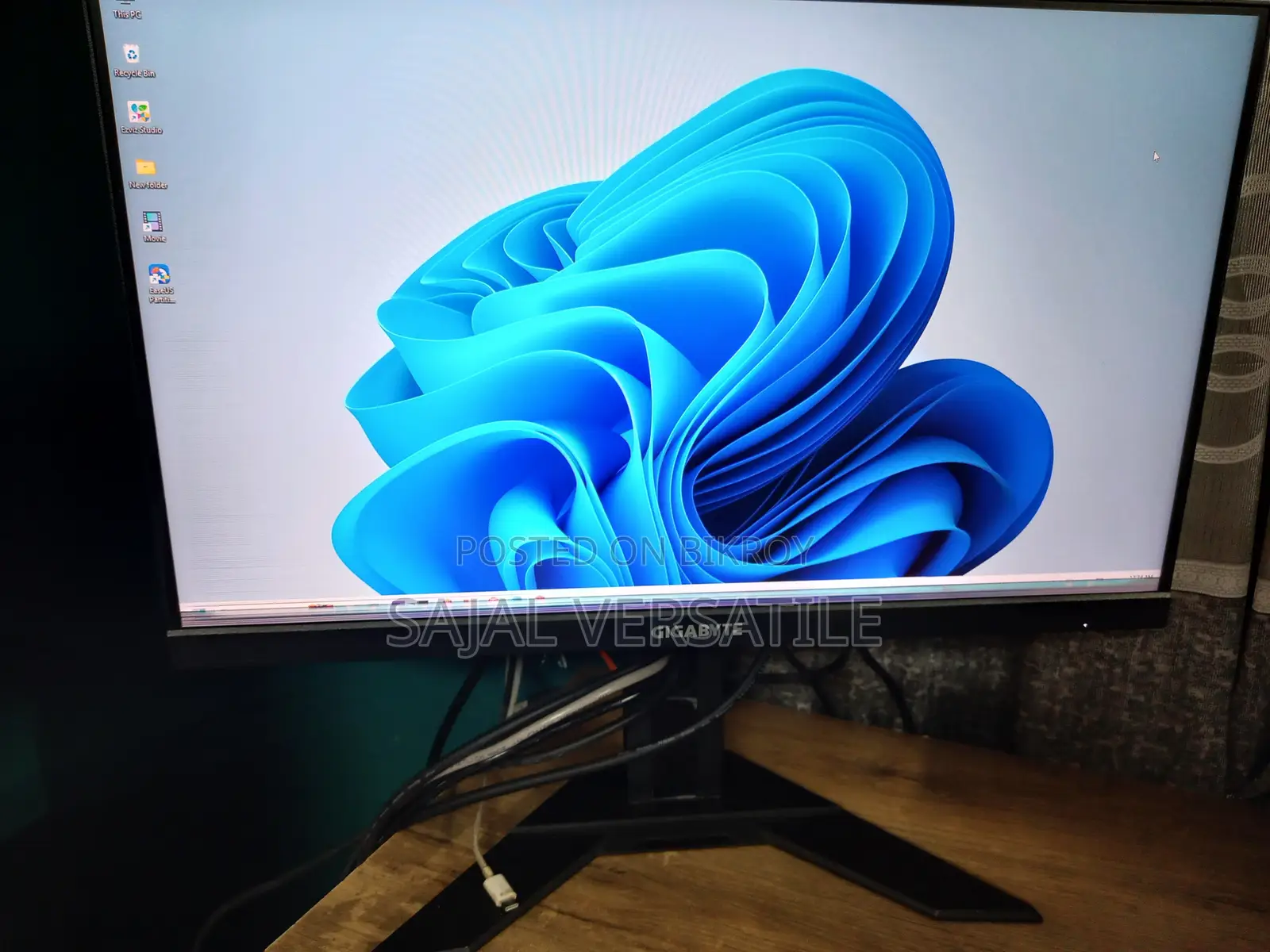 Gigabyte 24" Gaming Monitor FHD (Has scratch)
