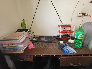 পড়ার টেবিল