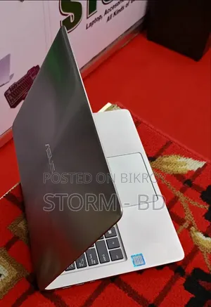 Laptop Asus ZenBook UX310UQ 8GB Intel Core i5 SSD 256GB