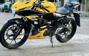Suzuki GSX-R150 2022 Pink