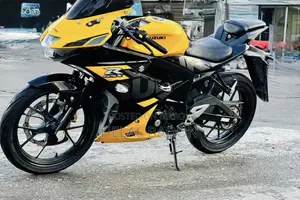Suzuki GSX-R150 2022 Pink