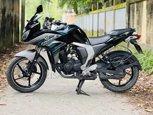 ইয়ামাহা ফেজার ভি২ ২০১৬ কালো