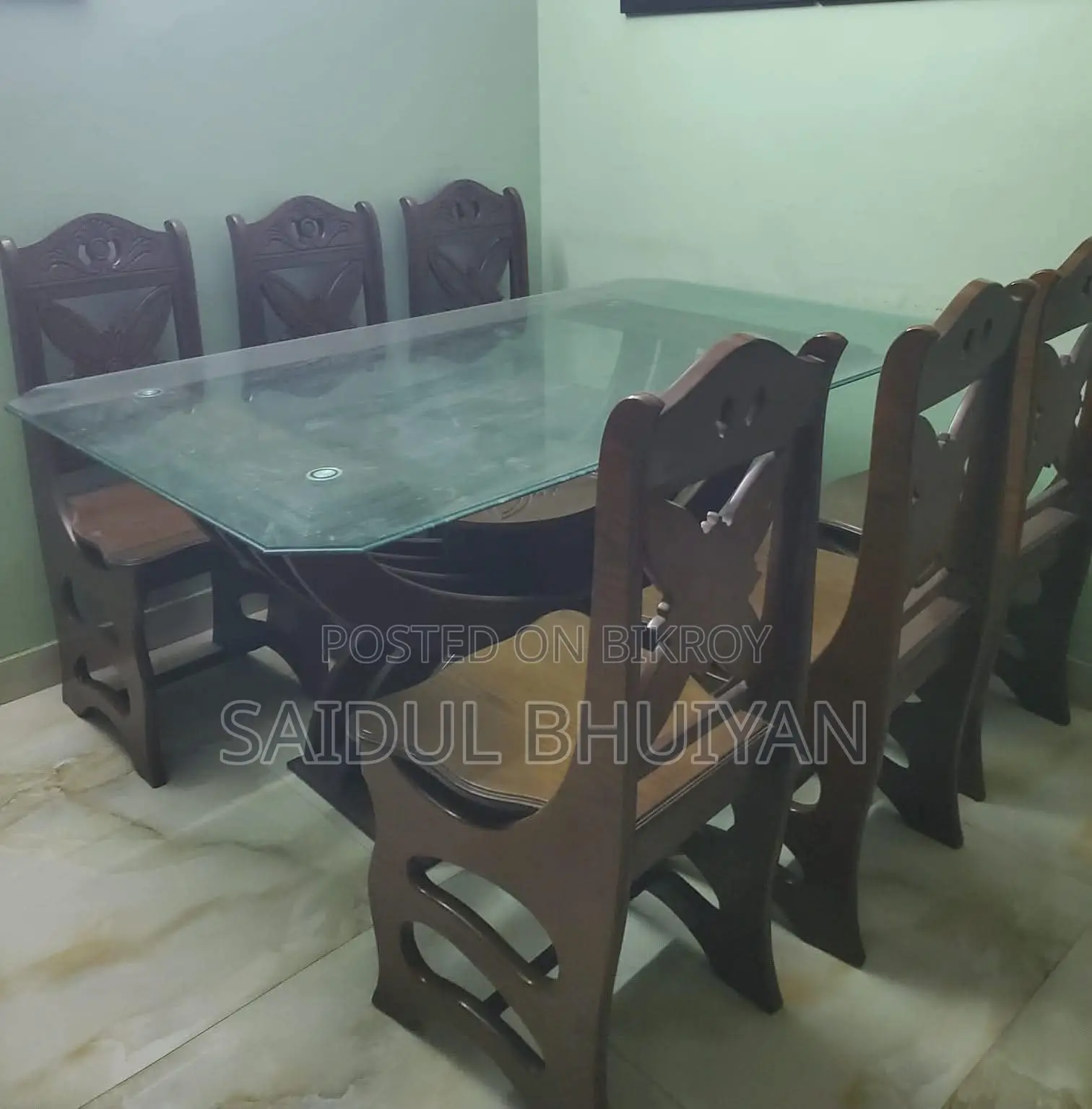 ডাইনিং টেবিল