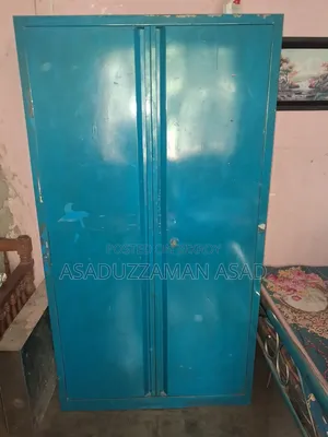 স্টিলের আলমারি