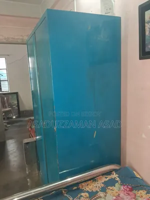 স্টিলের আলমারি