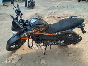 Honda Hornet 2022 Orange