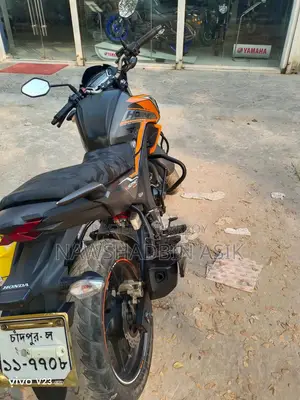 Honda Hornet 2022 Orange