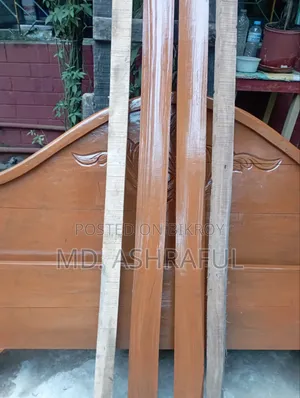 একটা করাই কাঠের ডাবল খাট