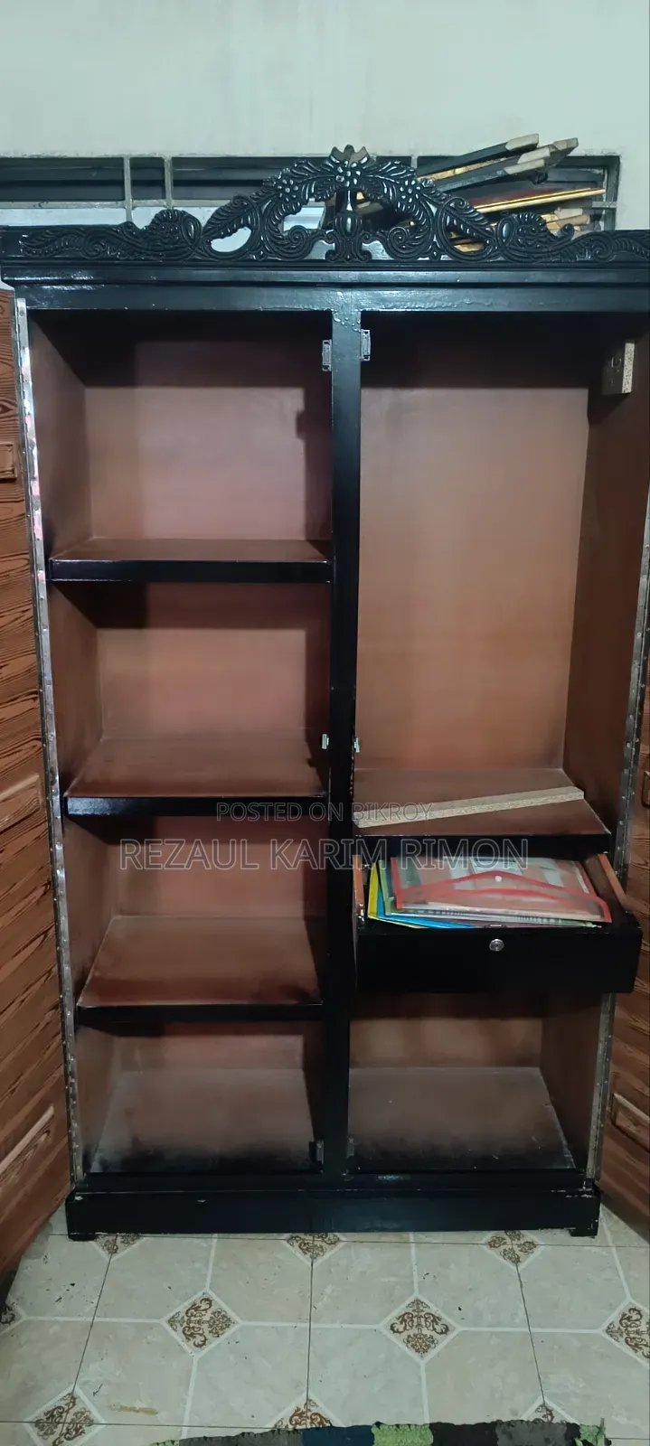 আলমারি বিক্রি করা হবে।