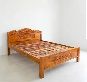 সারি কড়ই কাঠের খাট