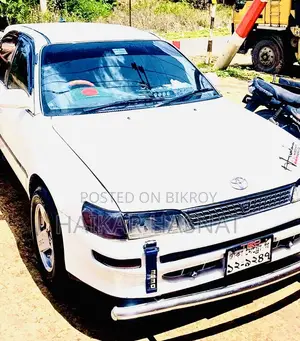 Toyota Corolla Sedan 1998 White