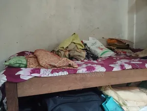 একজনের একটা খাট বিক্রি হবে