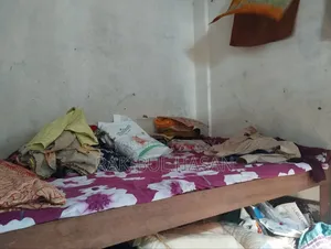 একজনের একটা খাট বিক্রি হবে