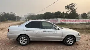 Nissan Sunny 2004 Silver