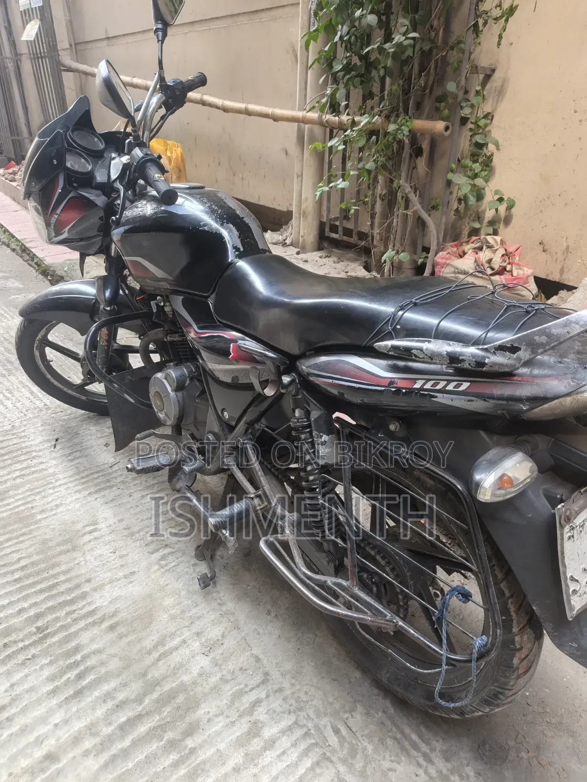 বাজাজ ডিসকভার ১০০ ২০১২ কালো
