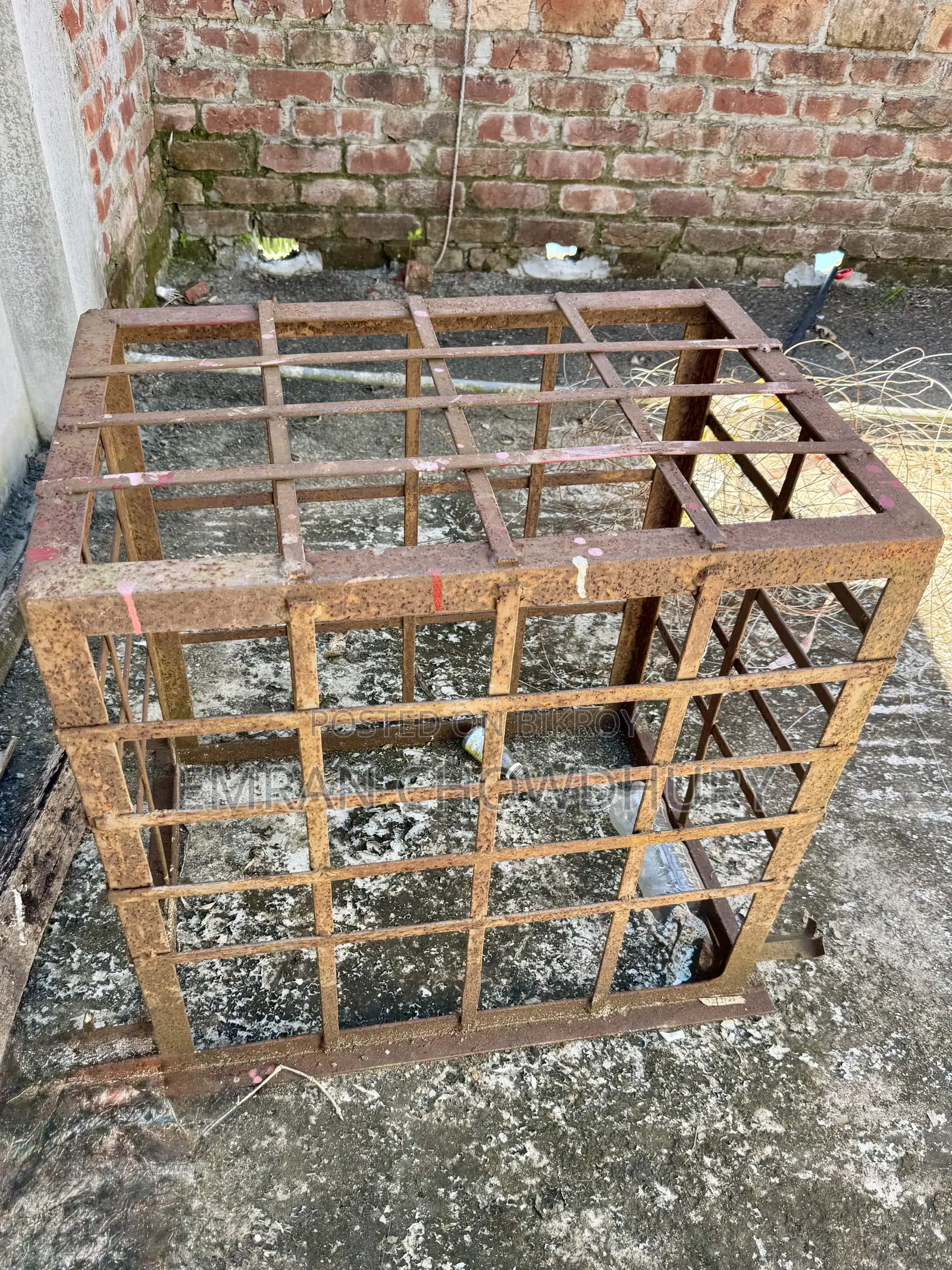 লোহার তৈরী এসি বক্স লোহার বেঞ্জি।