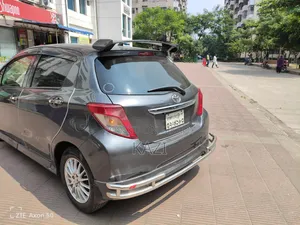 টয়োটা ভিটজ ২০১২ ধূসর