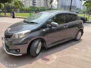 টয়োটা ভিটজ ২০১২ ধূসর